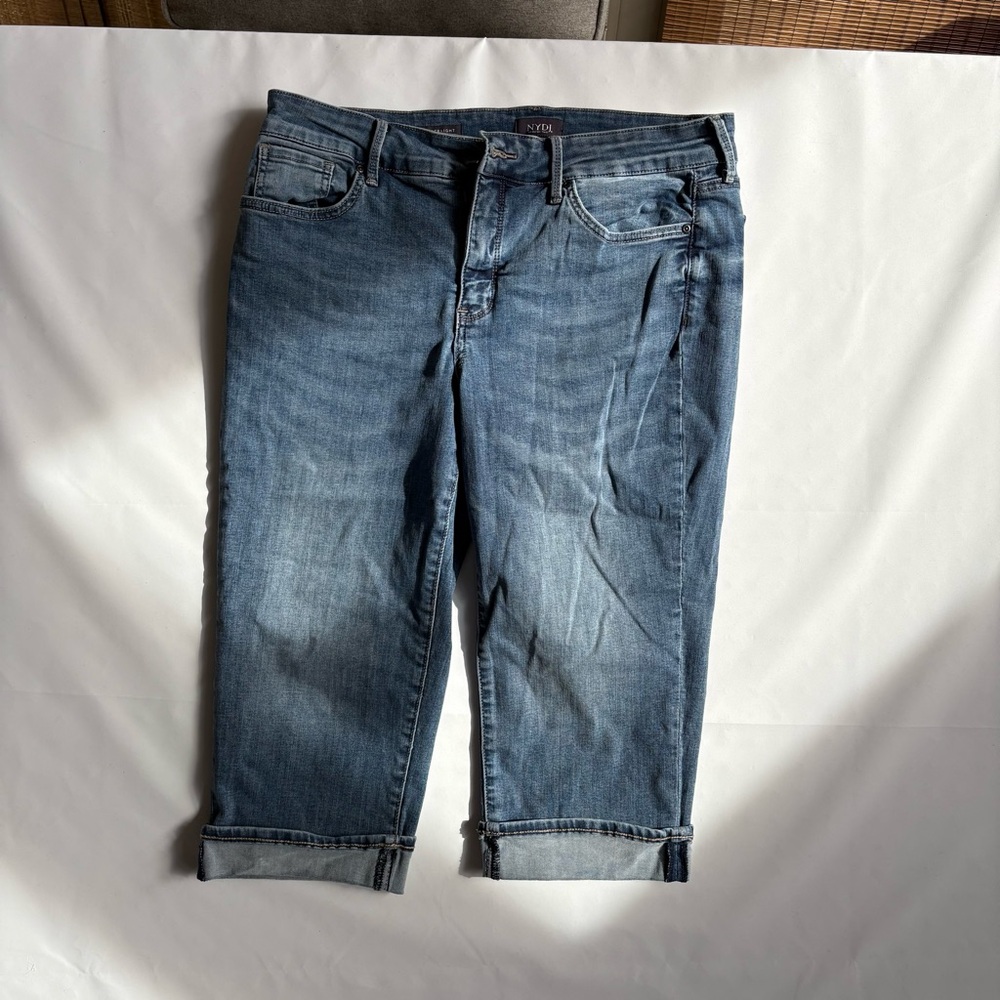 NYDJ Blue Denim Capri Jeans w/turned cuff Size 14P. Cotton poly/Lycra INV25/335